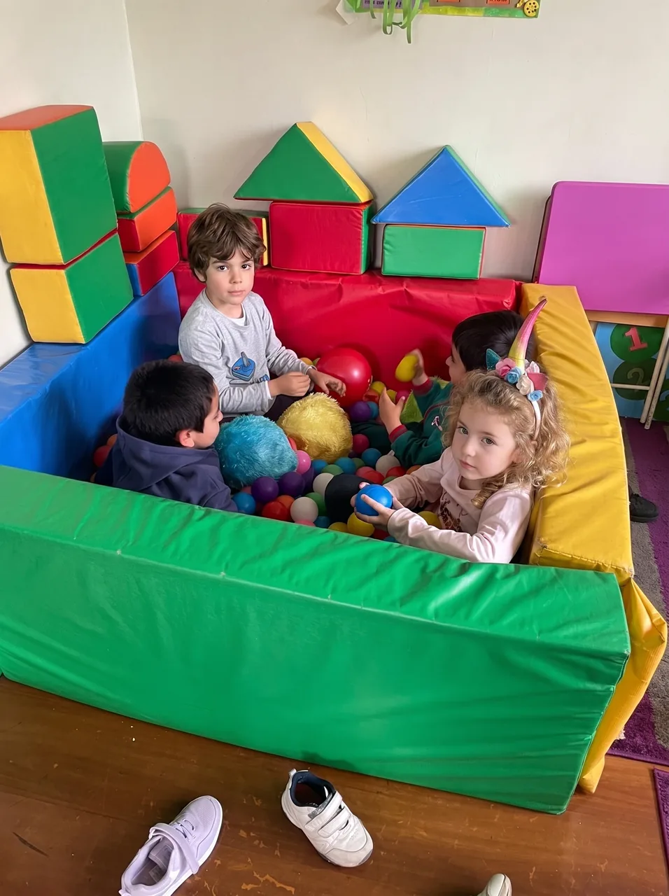Integración sensorial en la piscina de pelotas